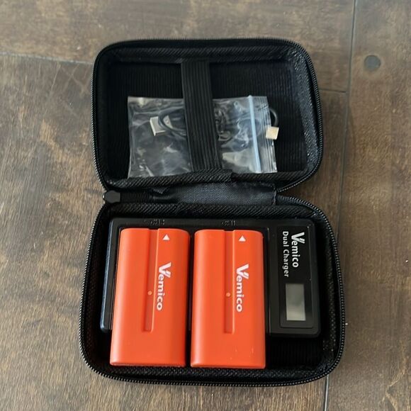 7.4V Battery / LCD Charger For Sony NP-F330 NP-F550 NP-F570 NP-F960 Cam 2 Pack - Picture 2 of 12